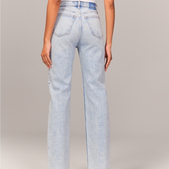A&F High Rise 90s Relaxed Jean - Picture 2 of 8